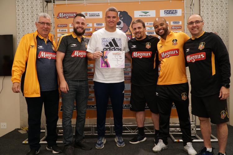 Treinador campeão mundial de futsal esteve em Sorocaba para série de  palestras, Magnus Academy, Notícias